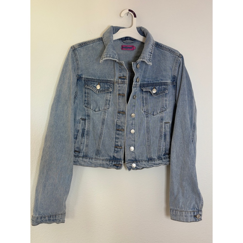 Edikted Womens Light Wash Cropped Denim Jacket Blue Size M Button Front Pocket